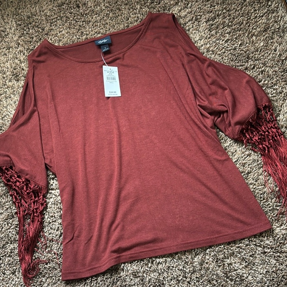Women's Fringe Sleeve Top in Burgundy/Rust